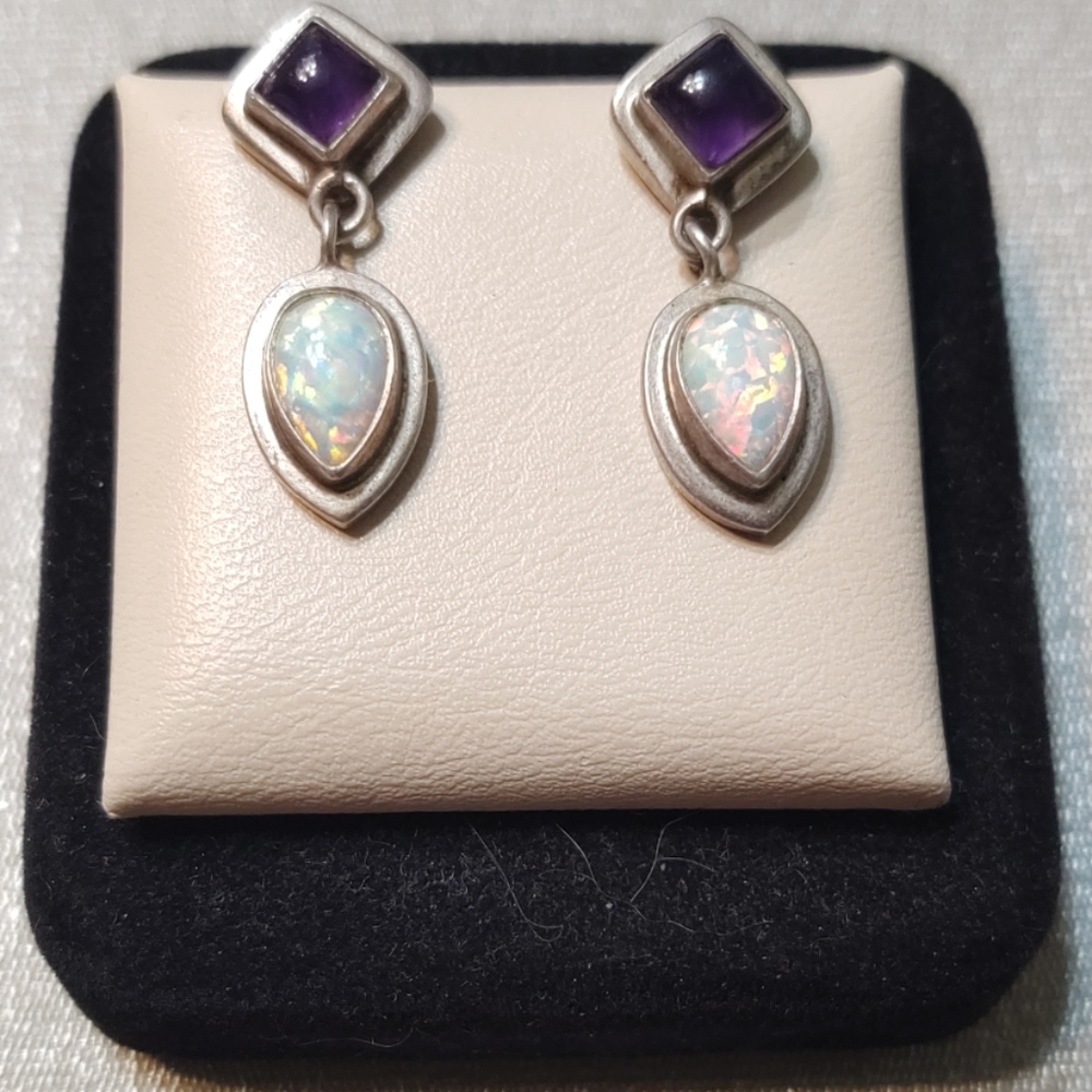 Pair Of Pierced Earrings With Opals And Amethysts